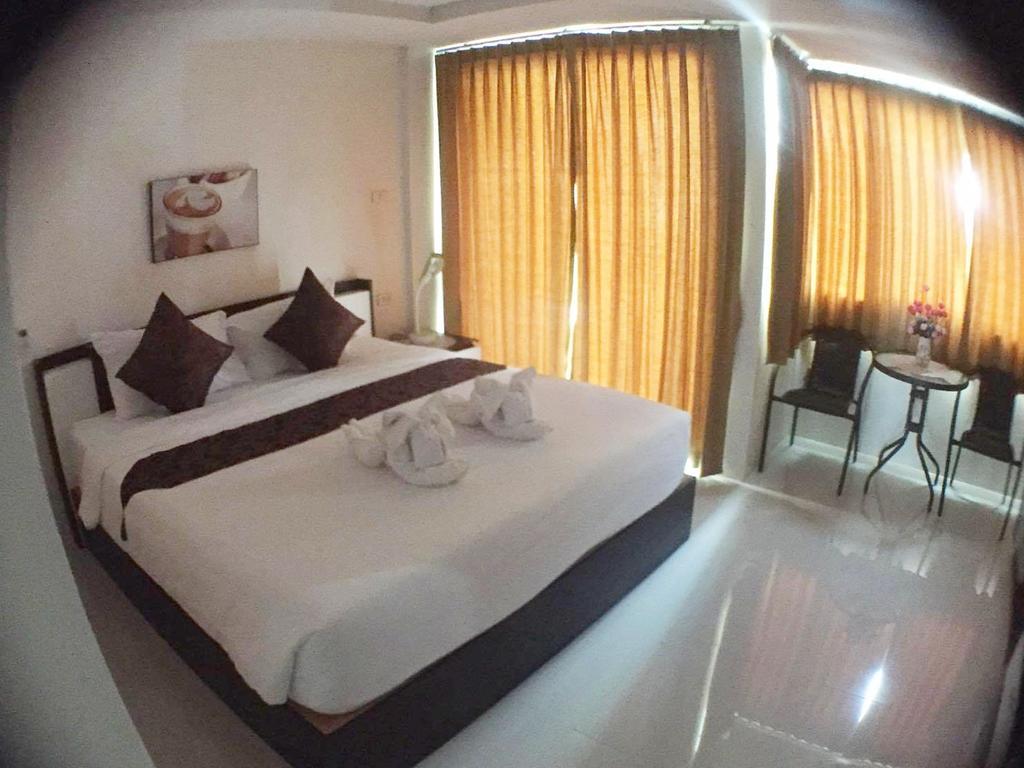 Готель Swiss House Patong Екстер'єр фото