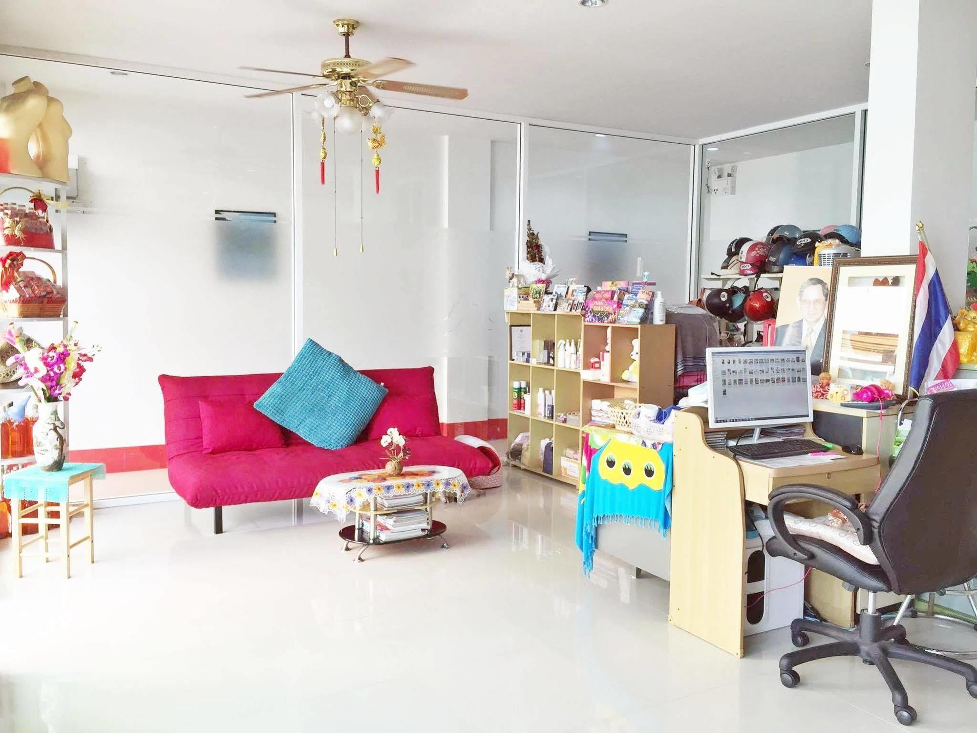 Готель Swiss House Patong Екстер'єр фото