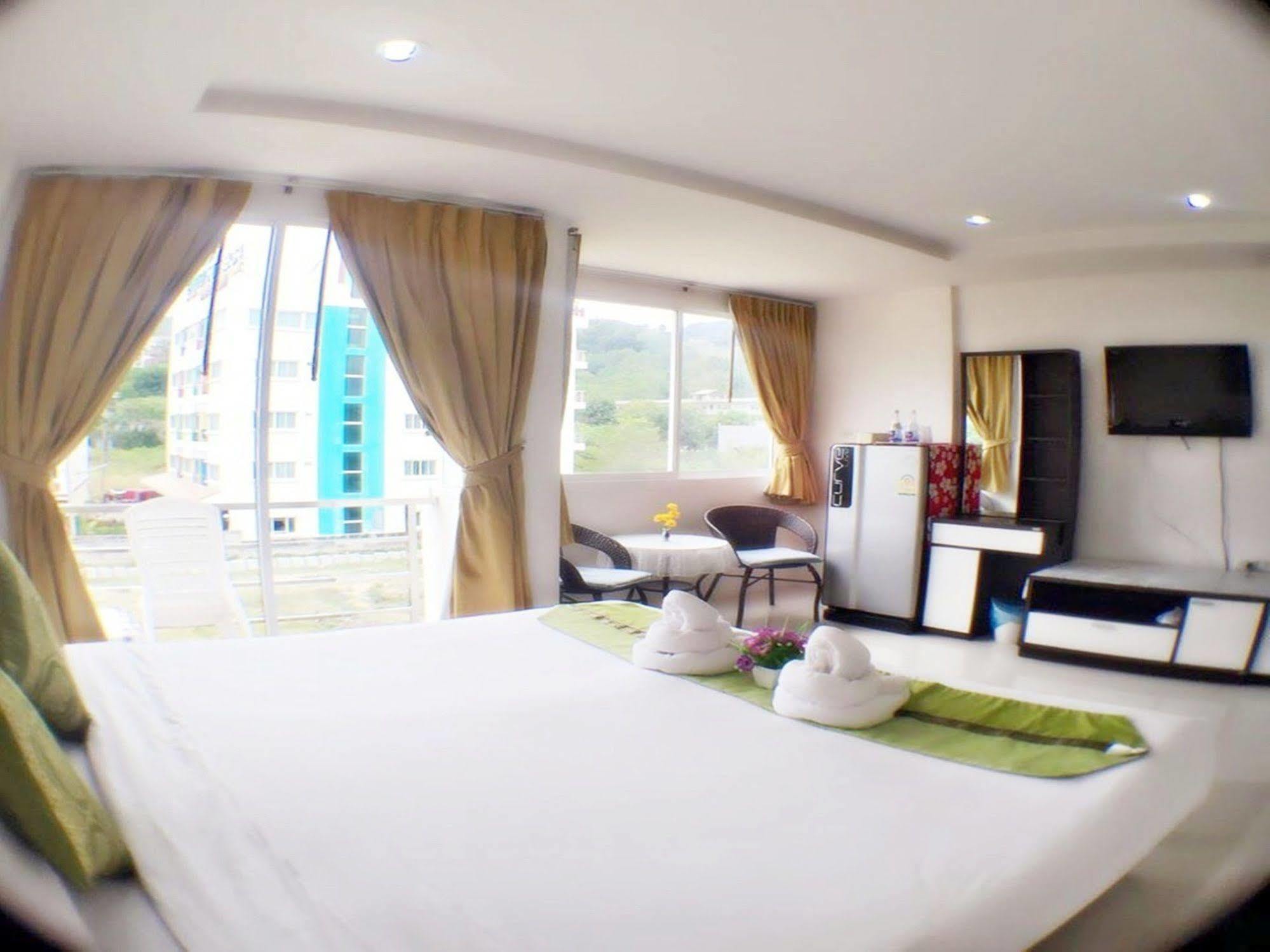 Готель Swiss House Patong Екстер'єр фото