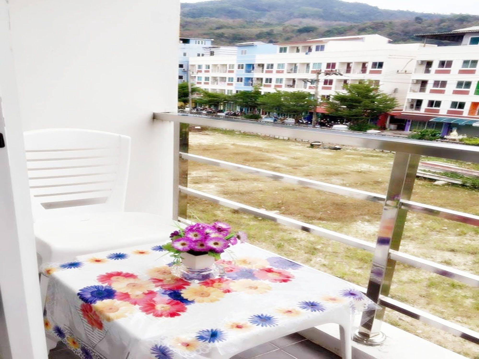 Готель Swiss House Patong Екстер'єр фото